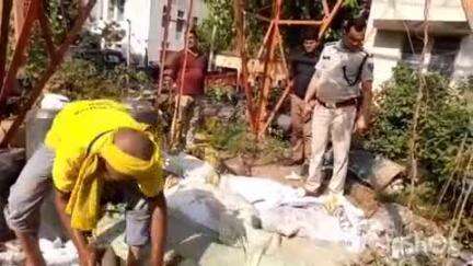 रजौली: विभिन्न कांडों में जब्त देसी शराब को रजौली थाने में किया गया नष्ट