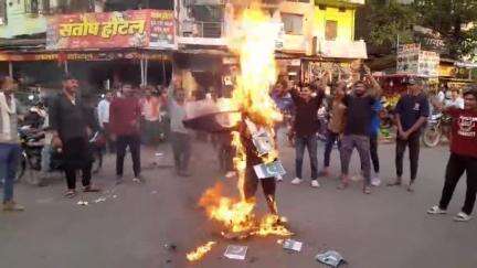 बरही: बरही बस स्टैंड चौराहे पर बजरंग दल ने पाकिस्तान का पुतला फूंका, 'मुर्दाबाद' के नारे लगाए, पहलगाम में आतंकी हमला