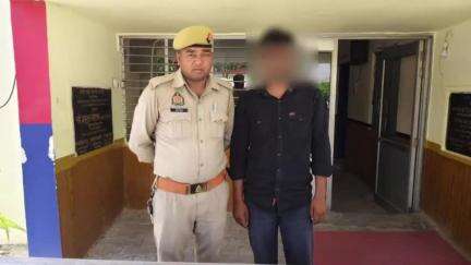 स्वार: स्वार कोतवाली पुलिस ने शादी का झांसा देकर दुष्कर्म करने के अभियोग में वांछित 25 हजार ईनामी अभियुक्त को किया गिरफ्तार