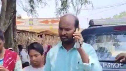అశ్వారావుపేట: రూ 50వేల రూపాయలు ఇస్తేనే ఇందిరమ్మాయిలు కేటాయిస్తున్నారని ప్రత్యేక అధికారి ముందు వాపోయిన చండ్రుగొండ మండల గ్రామస్తులు