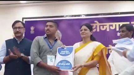 सोरांव: राजश्री टंडन मुक्त विश्वविद्यालय के अटल प्रेक्षा गृह में रोजगार मेले का आयोजन किया गया
