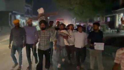 स्वार: बिजारखाता चौराहे पर भाजपाइयों ने आतंकवादियों का फूंका पुतला, जमकर लगाए हाय हाय के नारे