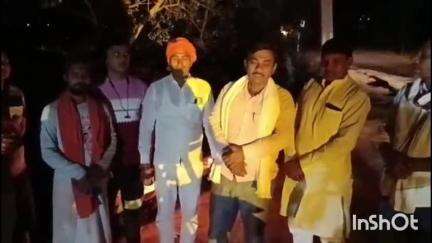 सोनभद्र बंशी सुर्यपुर: पहलगाम में आतंकी हमले के विरोध में वंशी भाजपा ने कैंडल मार्च निकाला