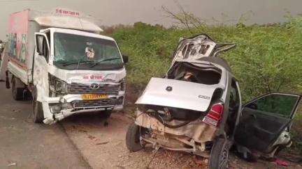 सूरतगढ़: NH-62 पर मौजगढ़ गांव के पास कार और लोडर टेंपो में हुई टक्कर, हादसे में कार सवार 3 की मौत, 2 लोग घायल
