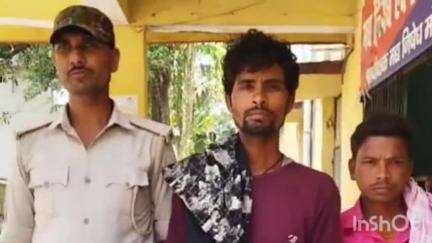 बिहारीगंज: रायगंज में मद्य निषेध विभाग की छापेमारी, 12 लीटर देसी शराब के साथ दो कारोबारी गिरफ्तार