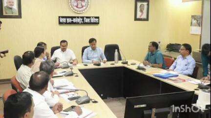 गुलाबगंज: कलेक्टर ने कलेक्ट्रेट में बैठक कर की विभिन्न विभागों के निर्माण कार्यों की समीक्षा, अधिकारियों को दिए आवश्यक निर्देश