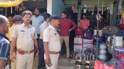 रामगढ़ चौक: तेतरहट बाजार होगा अतिक्रमण मुक्त, सीओ और थानाध्यक्ष ने दुकानदारों को अल्टीमेटम दिया