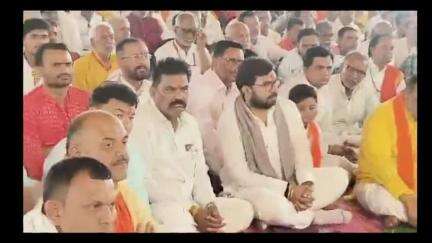 चौरई: नोनीकला में कुलदीप जी महाराज की कथा का हुआ समापन, सांसद रहे शामिल