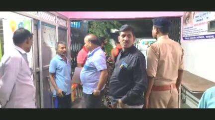 बिश्रामपुर: बी मोड़-विश्रामपुर मुख्य पथ पर अमन पेट्रोल पंप के पास कार ने मोटरसाइकिल को टक्कर मारी, तीन लोग घायल