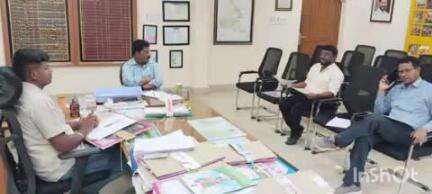భద్రాచలం: ఛత్తీస్‌గఢ్‌ నుంచి వలస వచ్చిన ఆదివాసీల వివరాలు సర్వే: పట్టణంలో బస్తరు జిల్లా అసిస్టెంట్ కమిషనర్ కళ్యాణ్