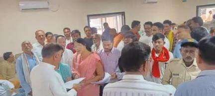 गाडरवारा: गाडरवारा में कैबिनेट मंत्री का आगमन, सेवा सदन में क्षेत्रीय नागरिकों से मुलाकात