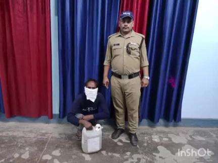 विकासनगर: कोतवाली विकासनगर पुलिस ने 1 अभियुक्त को 10 लीटर अवैध कच्ची शराब के साथ किया गिरफ्तार