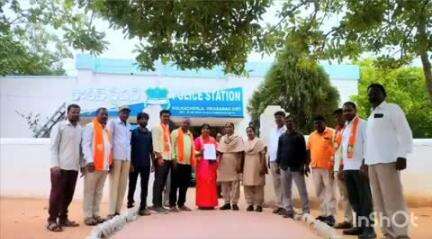 పరిగి: ప్రధానమంత్రి పై అనుచిత వ్యాఖ్యలు చేసిన మల్లేష్ ను అరెస్టుచేయాలని కుల్కచర్ల పోలీస్ స్టేషన్ లోఫిర్యాదు చేసిన భాజపా నాయకులు