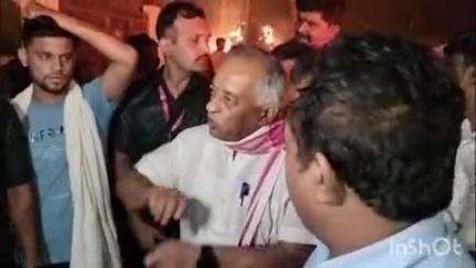 ररुआ गांव में खेत की नरवाई में लगी भीषण आग, गाड़ियां, कूप, मवेशी और घर जले, लोग झुलसे