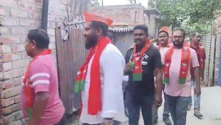 হেমতাবাদ: বাঙ্গালবাড়ি বাড়িবাড়ি ঘুরে বিজেপির গ্রাম চলো অভিযান