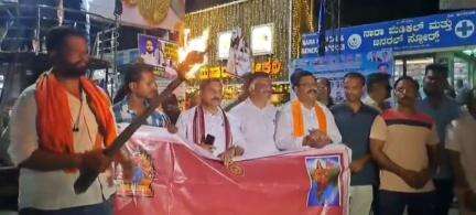 ಬಾಗಲಕೋಟೆ: ನಗರದಲ್ಲಿ ಜರುಗಿದ ಜಿಹಾದಿ ಭಯೋತ್ಪಾಧಕರ ನಿರ್ಣಾಮದ ಪಂಜಿನ ಮೆರವಣಿಗೆ