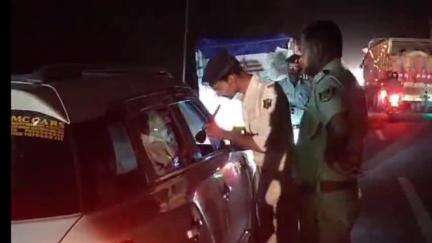 दनियावां: दनियावां थाना पुलिस ने चलाया सघन वाहन चेकिंग अभियान