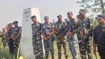 निचलौल: भारत और नेपाल के अधिकारियों ने आपसी सौहार्द बढ़ाने के लिए की संयुक्त पेट्रोलिंग