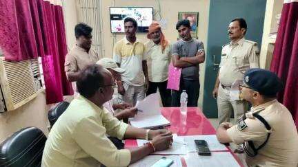 बड़हरिया: बड़हरिया थाना में भूमि विवाद के 7 मामले सुलझाए, जनता दरबार में हुआ निष्पादन