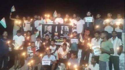 अकोढ़ी गोला: टंडवा में शहीदों को श्रद्धांजलि देने के लिए कैंडल मार्च, आतंकियों से बदले की मांग