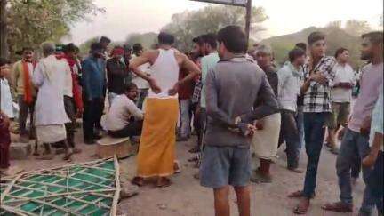महाराजपुर: आरटीओ चेक पोस्ट ऊजरा के पास किराना दुकान में कार घुसी, बच्ची की मौत