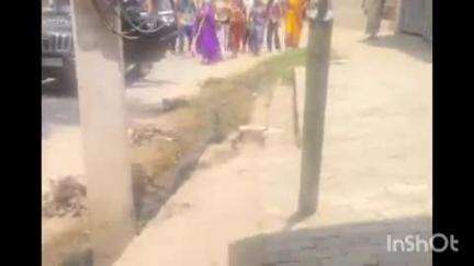 सफीपुर: फतेहपुर चौरासी थाने के बाहर पति-पत्नी के विवाद को लेकर मायके और ससुराल पक्ष में हुई मारपीट, वीडियो वायरल