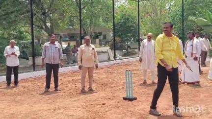 గాజువాక: అక్కిరెడ్డిపాలెం పంచవటిలో బాక్స్ క్రికెట్ గ్రౌండ్ ప్రారంభించిన ఎమ్మెల్యే పల్లా శ్రీనివాసరావు