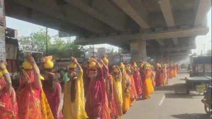 हरनौत: रूपसपुर गांव में 251 महिला श्रद्धालुओं ने निकाली अखंड कीर्तन के लिए कलश शोभा यात्रा