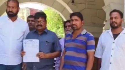 नसीराबाद: नगर निगम में हटाए गए 450 अस्थाई सफाई कर्मचारियों में नाराजगी, जिला कलेक्टर को दिया ज्ञापन