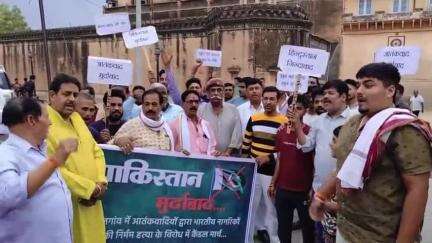 नवलगढ़: पहलगाम आतंकी घटना के विरोध में डूंडलोद कस्बा पूरी तरह बंद, सर्व समाज ने जताया आक्रोश