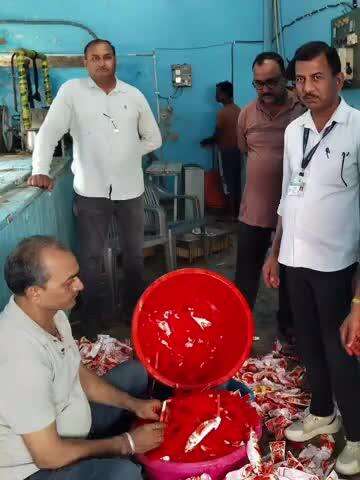 अनूपगढ़: खाद्य सुरक्षा विभाग ने रामसिंहपुर में कार्रवाई करते हुए दुकानों से भरे सैंपल
