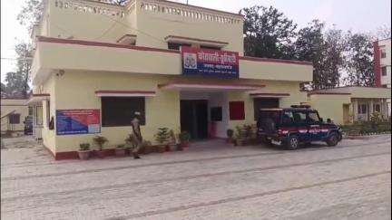 निचलौल: ठूठीबारी कस्बे में स्थित स्वामी विवेकानंद इंटरमीडिएट कॉलेज की बस पर अज्ञात लोगों ने की पत्थरबाजी