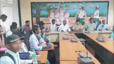 बरहेट: बच्चा चोरी की अफवाहों को रोकने के लिए प्रखंड कार्यालय में BDO की अध्यक्षता में बैठक की गई