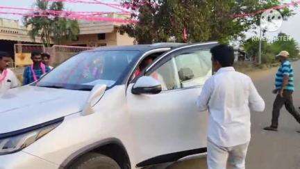 సత్తుపల్లి: తెలంగాణ రాష్ట్ర ఏర్పాటు సాధనే లక్ష్యంగా కేసీఆర్ చూపిన పఠిమ మరువలేనిది: రేజర్ల గ్రామంలో మాజీ MLA సండ్ర