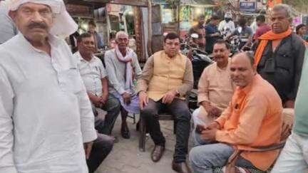 सिमरिया: सिमरिया में विधायक उज्जवल दास ने लोगों से मुलाकात की, जनसमस्याओं से हुए अवगत