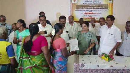 விளாத்திகுளம்: புதூர் மற்றும் விளாத்திகுளத்தில் கலைஞரின் கனவு இல்லத் திட்ட வேலை உத்தரவினை அமைச்சர் வழங்கினார்