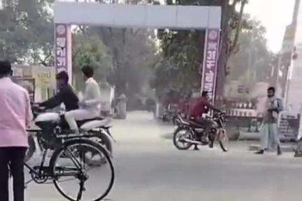 आलापुर: जहांगीरगंज कम्हरिया मार्ग पर अनियंत्रित पिकअप ने बाइक सवार युवक की जान ले ली, परिजनों का रो-रो कर बुरा हाल