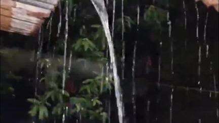 মানকাচৰ: হাটশিঙিমাৰীত নিশা প্ৰচণ্ড ধুমুহা, কেইবাটাও পৰিয়ালৰ  ঘৰ উৰুৱাই নিলে