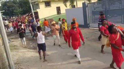 পুরাতন মালদা: গাজন নাচের মধ্যে দিয়ে শুরু হল চড়ক পুজোর সূচনা, নবাবগঞ্জ থেকে বেরল শোভাযাত্রা