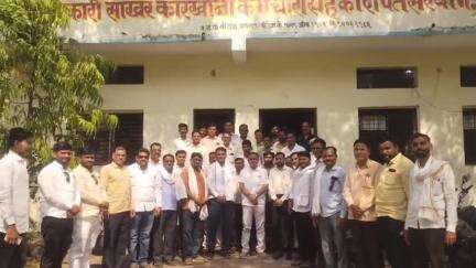 बसमत: वसमतचे उद्योजक आतिश दांडेगावकर यांचा सन्मान पूर्णा सहकारी साखर कारखाना व सहकारी पतसंस्थेच्या वतीने करण्यात आला
