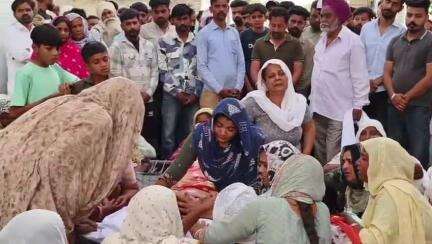 ਜਲਾਲਾਬਾਦ: ਗੋਬਿੰਦ ਨਗਰੀ ਵਿਖੇ ਪਤਨੀ ਦੇ ਨਜਾਇਜ਼ ਸੰਬੰਧਾਂ ਤੋਂ ਪਰੇਸ਼ਾਨ ਨੌਜਵਾਨ ਨੇ ਕੀਤੀ ਖੁਦਕੁਸ਼ੀ, ਪਰਿਵਾਰ ਨੇ ਇਨਸਾਫ ਦੀ ਕੀਤੀ ਮੰਗ
