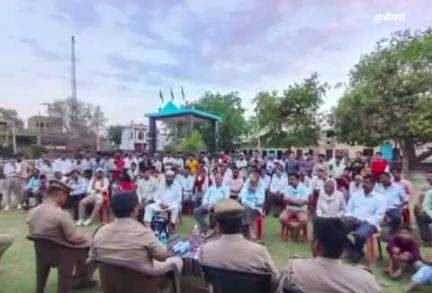 किरावली: किरावली कस्बे में ACP ने ग्रामवासियों के साथ किया ग्राम संवाद