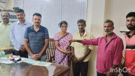 ಹೊಸನಗರ: ರಿಪ್ಪನ್ ಪೇಟೆಯಲ್ಲಿ ಪಾನಮತ್ತನಾಗಿ ಮಲಗಿದ್ದ ವ್ಯಕ್ತಿಯ ಚಿನ್ನದ ಸರ ವಾಪಾಸ್ ನೀಡಿದ ಪ್ರಯಾಣಿಕ
