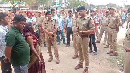 बबेरू: कस्बे के रावणा मैदान में दिनदहाड़े एक अधेड़ की गोली मारकर हत्या, मौके पर पहुंचे पुलिस अधीक्षक ने लिया घटना का जायजा