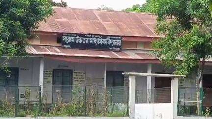সাব্রুম: সাব্রুম উচ্চতর মাধ্যমিক বিদ্যালয়ের সূবর্ন জয়ন্তী হল খুবই খারাপ অবস্থা,যেকোন সময় দূর্ঘটনা ঘটতে পারে #jansamasya