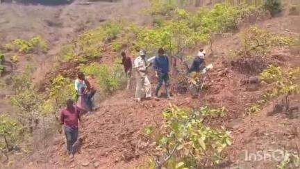 पटेरा: प्लांट के पीछे नट खोरा के पास पहाड़ी पर मिला अज्ञात व्यक्ति का शव, मौक़े पर पहुंची हिंडोरिया थाना पुलिस