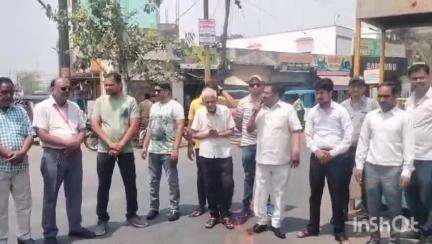 नजीबाबाद: नजीबाबाद में सिटी प्रेस क्लब ने आतंकवाद के खिलाफ माल गोदाम पर जलाया पुतला