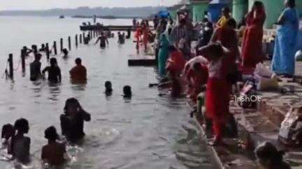 होशंगाबाद नगर: सत्तू अमावस्या के अवसर पर श्रद्धालुओं ने सेठानी घाट पर मां नर्मदा में लगाई डुबकी