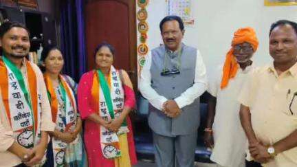 अहेरी: कमलापूरच्या नवनियुक्त सरपंचा रजनीता मडावी यांचे आमदार धर्मारावबाबा आत्राम यांनी केले अभिनंदन