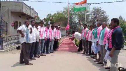 బాల్కొండ: ఎల్కతుర్తి లో జరుగు బీఆర్ఎస్ పార్టీ రజతోత్సవ సభకు బయల్దేరిన బాల్కొండ నియోజకవర్గ బీఆర్ఎస్ నాయకులు, కార్యకర్తలు